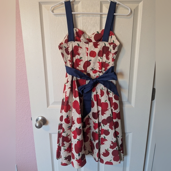 Snow White and the 7 Dwarves dress by Disney's The Dress Shop XS - Picture 3 of 10